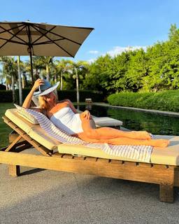 Adriane Galisteu feet photo thumbnail