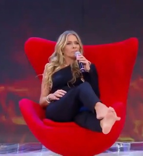 Adriane Galisteu feet photo thumbnail