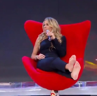 Adriane Galisteu feet photo thumbnail