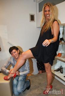 Adriane Galisteu feet photo thumbnail