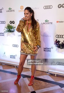 Adriane Galisteu feet photo thumbnail