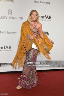 Adriane Galisteu feet photo thumbnail