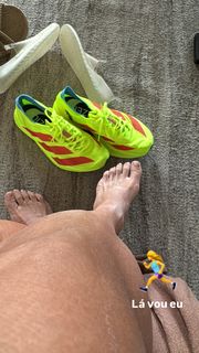 Adriane Galisteu feet photo thumbnail