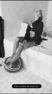 Adriane Galisteu feet photo thumbnail