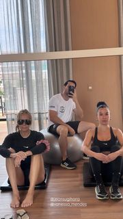 Adriane Galisteu feet photo thumbnail