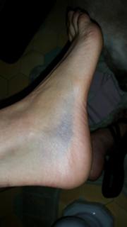 Adrianne Curry feet photo thumbnail