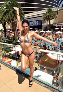 Adrianne Curry feet photo thumbnail