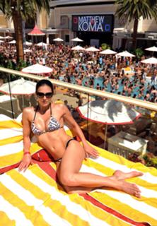Adrianne Curry feet photo thumbnail