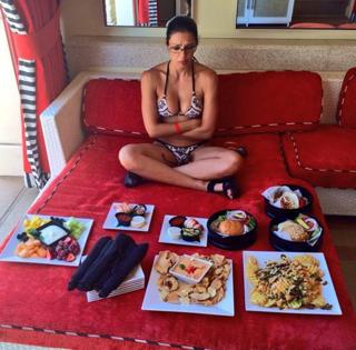 Adrianne Curry feet photo thumbnail