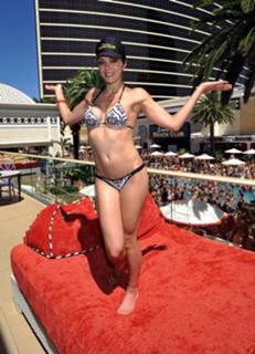 Adrianne Curry feet photo thumbnail