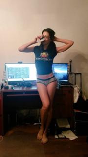 Adrianne Curry feet photo thumbnail