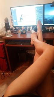 Adrianne Curry feet photo thumbnail