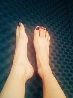Adrianne Curry feet photo thumbnail