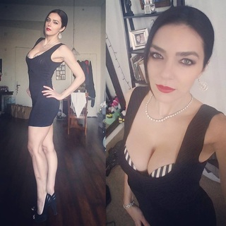 Adrianne Curry feet photo thumbnail