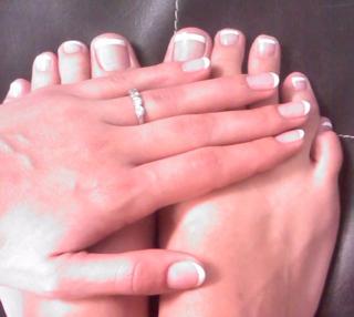 Adrianne Curry feet photo thumbnail