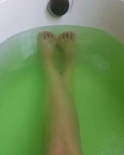 Adrianne Curry feet photo thumbnail
