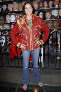 Adrianne Curry feet photo thumbnail