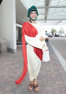 Adrianne Curry feet photo thumbnail