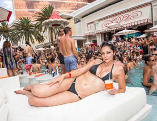 Adrianne Curry feet photo thumbnail