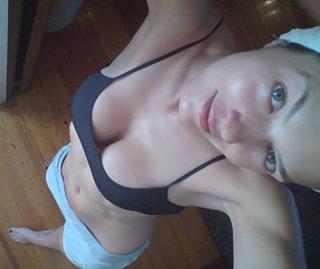 Adrianne Curry feet photo thumbnail