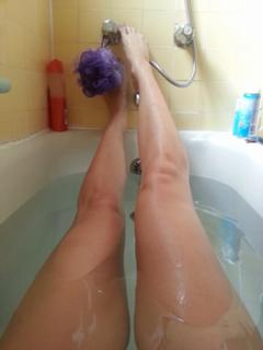 Adrianne Curry feet photo thumbnail