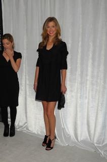 Adrianne Palicki feet photo thumbnail