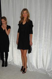 Adrianne Palicki feet photo thumbnail
