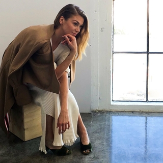 Adrianne Palicki feet photo thumbnail