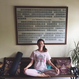 Adriene Mishler feet photo thumbnail