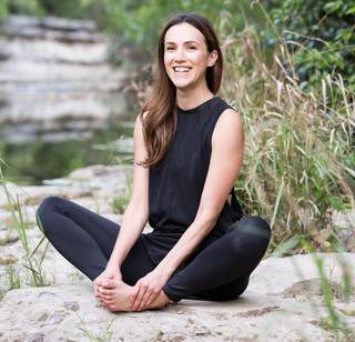 Adriene Mishler feet photo thumbnail