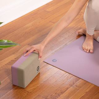 Adriene Mishler feet photo thumbnail