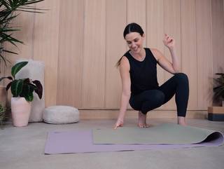 Adriene Mishler feet photo thumbnail