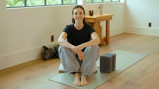 Adriene Mishler feet photo thumbnail