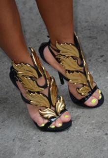 Adrienne Houghton feet photo thumbnail