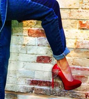 Adrienne Houghton feet photo thumbnail