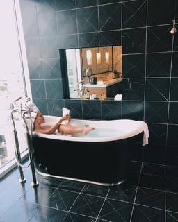 Adrienne Houghton feet photo thumbnail