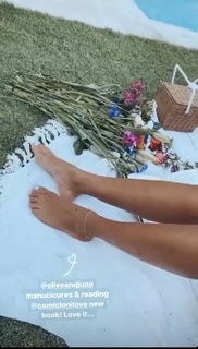Adrienne Houghton feet photo thumbnail