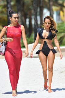 Adrienne Houghton feet photo thumbnail