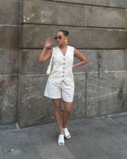 Adrienne Houghton feet photo thumbnail