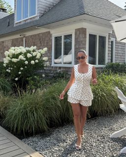 Adrienne Houghton feet photo thumbnail