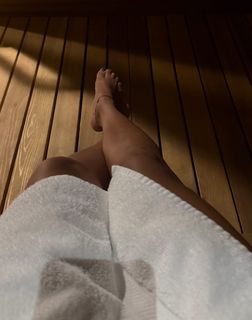 Adrienne Houghton feet photo thumbnail