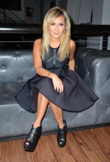 Adrienne Houghton feet photo thumbnail