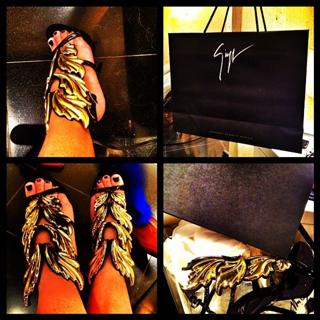 Adrienne Houghton feet photo thumbnail