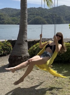 Adrienne Janic feet photo 11