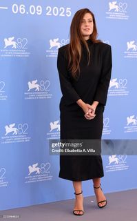 Adèle Exarchopoulos feet photo thumbnail