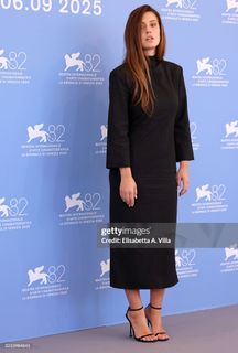 Adèle Exarchopoulos feet photo thumbnail