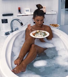 Aesha Scott feet photo 2
