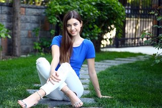 Afra Saraçoglu feet photo thumbnail