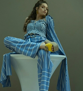 Afra Saraçoglu feet photo thumbnail