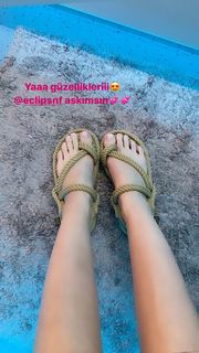 Afra Saraçoglu feet photo thumbnail